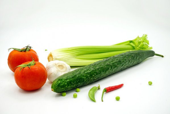 中国老年人膳食指南：蔬果不可互相替代，每餐应有动物性食物