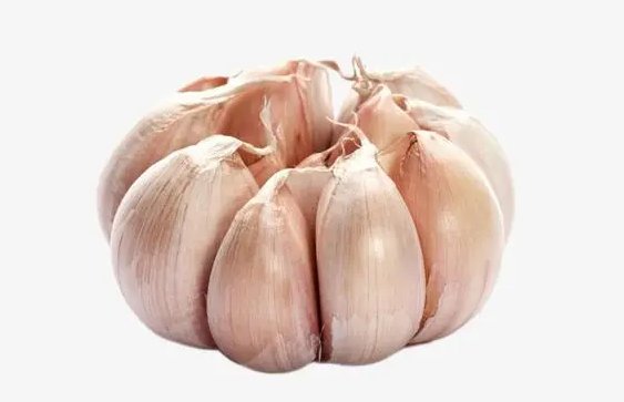 61岁男子坚持每天吃生大蒜，杀菌抗肿瘤，4个月健康状况如何？