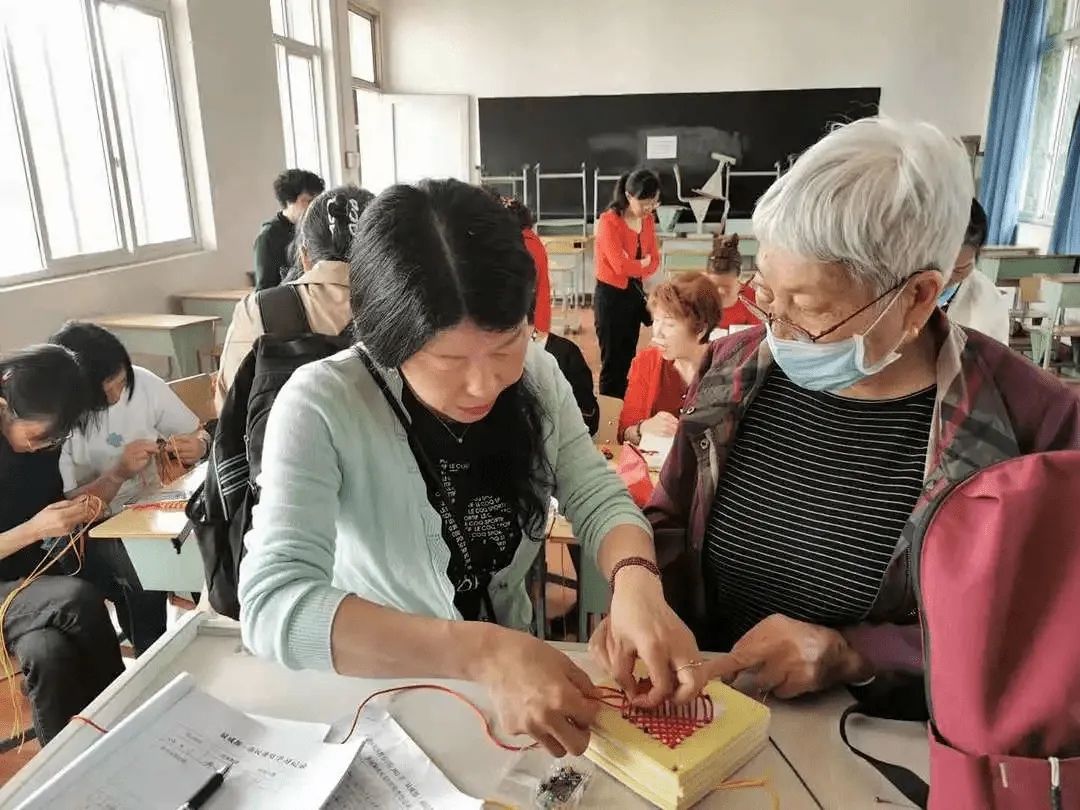 教育部答复：正筹建国家老年大学