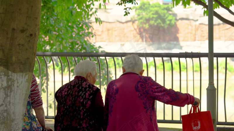 多元需求推动老年消费 适老化改造加速