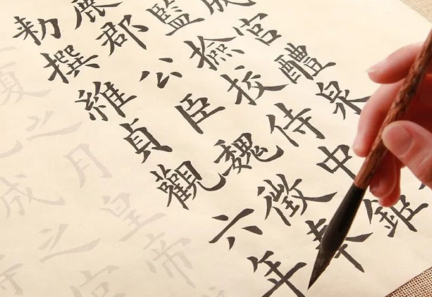 养老，书画爱好者更长寿！心理专家：这几类人最该尝试(图1)
